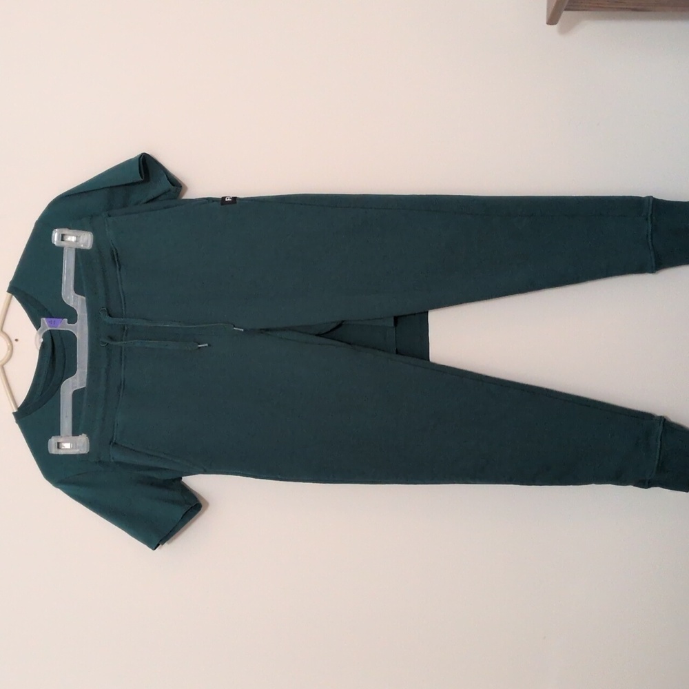 Richer Poorer EUC Men's Midnight Green Tee Shirt and Sweat Pants Set.